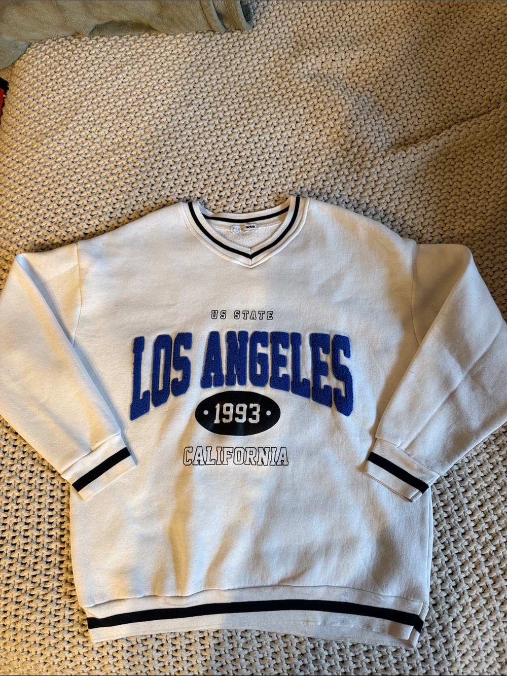 White Los Angeles Graphic Crewneck Sweater with Blue Lettering